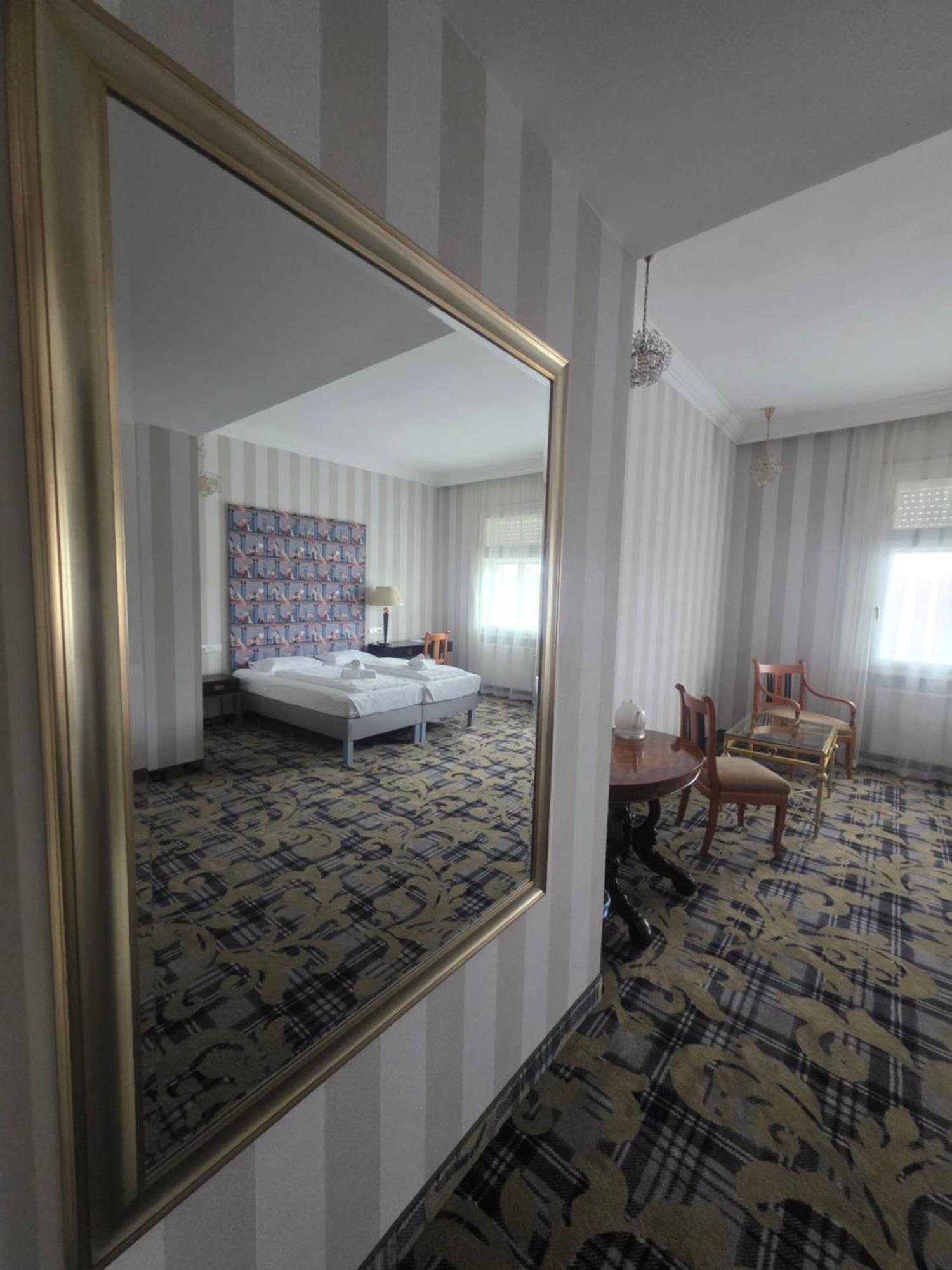 Pannonia 1893 Premium Hotel โชพรอน ภายนอก รูปภาพ